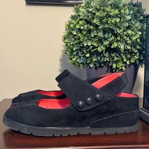 Pas de Rouge Perp Toe Sandal